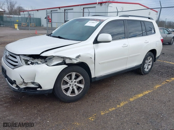 2011 Toyota Highlander with VIN 5TDZK3EHXBS048607, listed as a IAAI auction lot 41180677 with 211,295 mi miles. Bid and sale history available at carsss.com. Image 17.