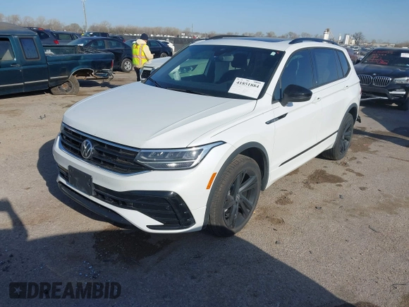 2024 Volkswagen Tiguan SE R-Line Black with VIN 3VVCB7AX0RM099863, listed as a IAAI auction lot 41851884 with 14,091 mi miles and . Bid and sale history available at DreamBid. Image 17.