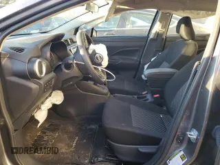 2023 Nissan Versa S z VIN 3N1CN8DV4PL872667, wystawiony jako Copart lot #87870005 z przebiegiem 17 702 mil mil oraz Szkoda całkowita • Salvage title. Historia ofert i sprzedaży dostępna na DreamBid. Obrazek 7.