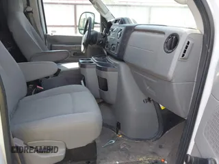 2014 Ford Econoline Cargo Commercial z VIN 1FTNS2EW9EDB03748, wystawiony jako IAAI lot #42574971 z przebiegiem 250 937 mil mil oraz . Historia ofert i sprzedaży dostępna na DreamBid. Obrazek 5.