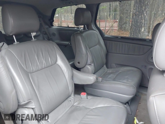 2008 Toyota Sienna XLE with VIN 5TDZK22C28S220219, listed as a IAAI auction lot 41879397 with 210,453 mi miles. Bid and sale history available at carsss.com. Image 8.