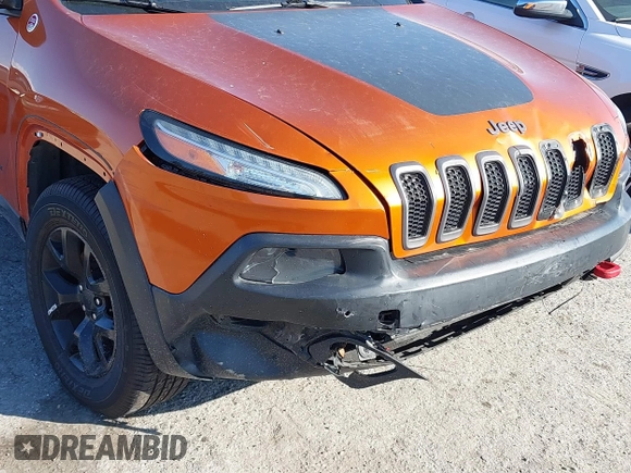 2014 Jeep Cherokee Trailhawk with VIN 1C4PJMBS4EW254879, listed as a IAAI auction lot 41550356 with 101,077 mi miles. Bid and sale history available at carsss.com. Image 18.