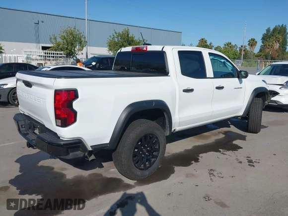 2024 Chevrolet Colorado 4WD Trail Boss z VIN 1GCPTEEK5R1117187, wystawiony jako IAAI lot #42355825 z przebiegiem 10 837 mil mil oraz . Historia ofert i sprzedaży dostępna na DreamBid. Obrazek 4.