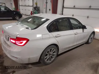 2016 BMW 3 Series 320i xDrive z VIN WBA8E5G5XGNT93549, wystawiony jako IAAI lot #41527046 z przebiegiem 101 743 mil mil oraz . Historia ofert i sprzedaży dostępna na DreamBid. Obrazek 13.
