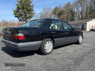 1994 Mercedes-Benz E Class with VIN WDBEA32E2RC090839, listed as a Copart auction lot 49449775 with 90,322 mi miles and Clean Title. Bid and sale history available at carsss.com. Image 4.