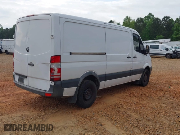 2016 Mercedes-Benz Sprinter Cargo with VIN WD3PE7DD5GP319654, listed as a IAAI auction lot 42169240 with 264,577 mi miles. Bid and sale history available at carsss.com. Image 4.