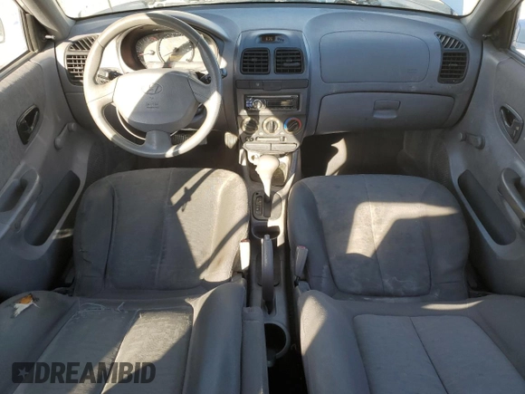 2003 Hyundai Accent GL z VIN KMHCG45C63U413388, wystawiony jako Copart lot #88979235 z przebiegiem 240 928 mil mil oraz Szkoda całkowita • Salvage title. Historia ofert i sprzedaży dostępna na DreamBid. Obrazek 8.