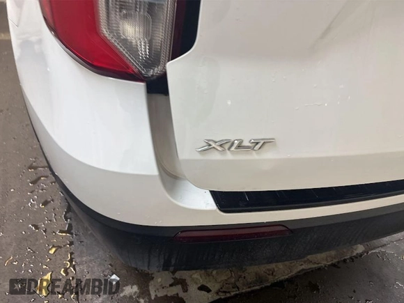 2020 Ford Explorer XLT z VIN 1FMSK7DH5LGC02982, wystawiony jako IAAI lot #42109769 z przebiegiem 130 821 mil mil oraz . Historia ofert i sprzedaży dostępna na DreamBid. Obrazek 1.