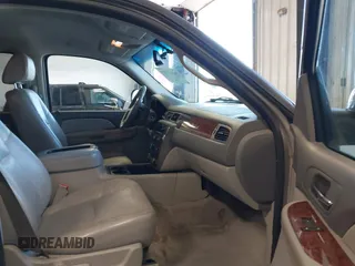 2007 Chevrolet Tahoe LT z VIN 1GNFK13077R224756, wystawiony jako IAAI lot #42620527 z przebiegiem Nie podano mil oraz . Historia ofert i sprzedaży dostępna na DreamBid. Obrazek 5.