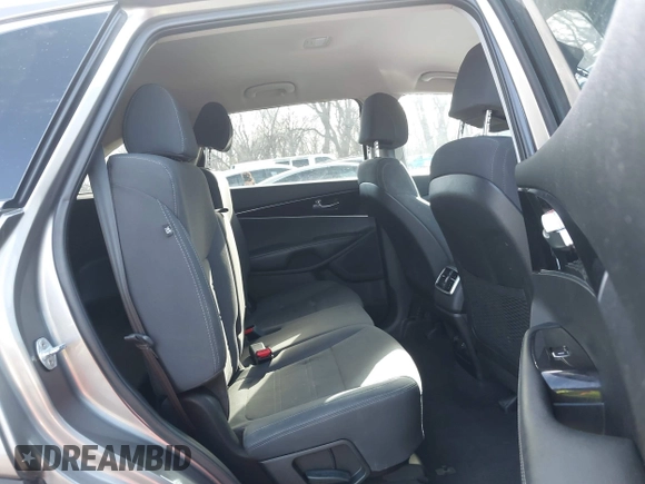 2017 Kia Sorento LX with VIN 5XYPG4A33HG268167, listed as a IAAI auction lot 41792320 with 74,528 mi miles. Bid and sale history available at carsss.com. Image 8.