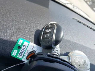 2017 MINI Hardtop Cooper с VIN WMWXP5C39H2D71459, выставлен на аукционе IAAI как лот 42111245 с пробегом 97 759 миль миль и . История ставок и продаж доступна на DreamBid. Изображение 11.