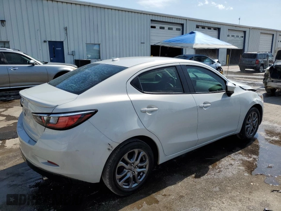 2019 Toyota Yaris L z VIN 3MYDLBYV7KY519027, wystawiony jako Copart lot #57104345 z przebiegiem Nie podano mil oraz Szkoda całkowita • Salvage title. Historia ofert i sprzedaży dostępna na DreamBid. Obrazek 3.