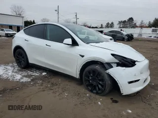 2025 Tesla Model Y Long Range z VIN 7SAYGDEE4SA357731, wystawiony jako Copart lot #44438785 z przebiegiem 1877 mil mil oraz Szkoda całkowita • Salvage title. Historia ofert i sprzedaży dostępna na DreamBid. Obrazek 4.