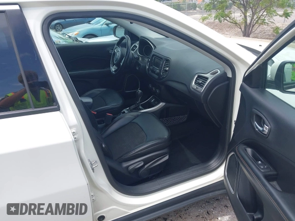 2018 Jeep Compass Latitude with VIN 3C4NJCBB8JT293444, listed as a IAAI auction lot 42372611 with 38,928 mi miles and . Bid and sale history available at DreamBid. Image 5.