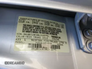 2008 Nissan Versa S z VIN 3N1BC13E38L410791, wystawiony jako Copart lot #56428195 z przebiegiem 79 999 mil mil oraz Szkoda całkowita • Salvage title. Historia ofert i sprzedaży dostępna na DreamBid. Obrazek 13.