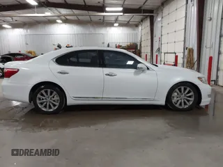 2010 Lexus LS 460 z VIN JTHCL5EF9A5006610, wystawiony jako IAAI lot #41833426 z przebiegiem 224 890 mil mil oraz . Historia ofert i sprzedaży dostępna na DreamBid. Obrazek 13.