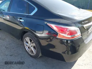 2013 Nissan Altima SV with VIN 1N4AL3APXDN468504, listed as a IAAI auction lot 42070943 with 189,106 mi miles and . Bid and sale history available at carsss.com. Image 6.