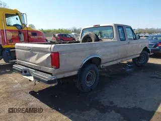 1997 Ford F-250 z VIN 1FTHX25G1VEC11525, wystawiony jako IAAI lot #42063357 z przebiegiem 226 222 mil mil oraz . Historia ofert i sprzedaży dostępna na DreamBid. Obrazek 4.