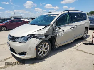 2017 Chrysler Pacifica Touring L z VIN 2C4RC1BG2HR560800, wystawiony jako Copart lot #56432545 z przebiegiem 87 093 mil mil oraz Szkoda całkowita • Salvage title. Historia ofert i sprzedaży dostępna na DreamBid. Obrazek 1.