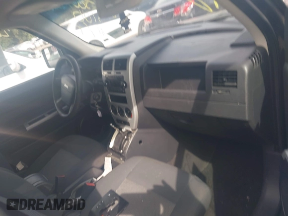 2008 Jeep Patriot Sport with VIN 1J8FF28W08D749553, listed as a IAAI auction lot 40490151 with Not Provided miles. Bid and sale history available at carsss.com. Image 5.