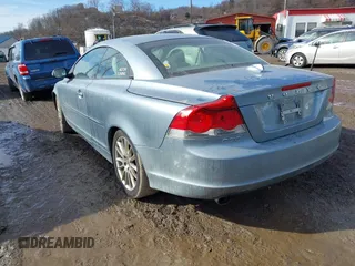 2009 Volvo C70 z VIN YV1MC67269J077153, wystawiony jako IAAI lot #41432312 z przebiegiem 67 700 mil mil oraz . Historia ofert i sprzedaży dostępna na DreamBid. Obrazek 3.