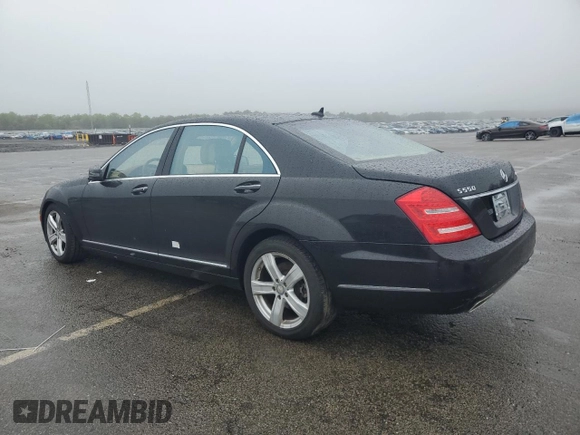 2010 Mercedes-Benz S 550 z VIN WDDNG8GB9AA335198, wystawiony jako Copart lot #57104175 z przebiegiem 43 121 mil mil oraz Szkody całkowita. Historia ofert i sprzedaży dostępna na DreamBid. Obrazek 2.