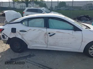2024 Nissan Sentra S z VIN 3N1AB8BV2RY285764, wystawiony jako IAAI lot #42125259 z przebiegiem Nie podano mil oraz . Historia ofert i sprzedaży dostępna na DreamBid. Obrazek 6.