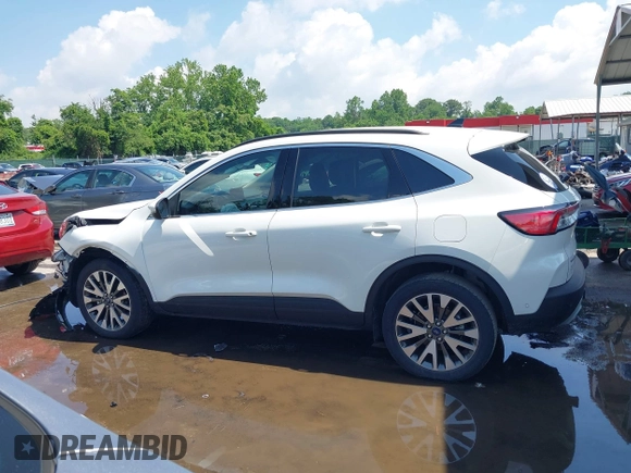 2020 Ford Escape Titanium z VIN 1FMCU9J90LUA39747, wystawiony jako IAAI lot #42369890 z przebiegiem 31 425 mil mil oraz . Historia ofert i sprzedaży dostępna na DreamBid. Obrazek 14.