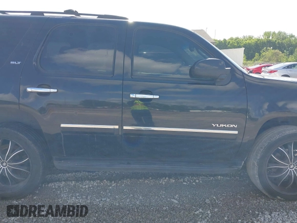 2011 GMC Yukon SLT z VIN 1GKS2CE02BR345370, wystawiony jako IAAI lot #42338653 z przebiegiem 225 000 mil mil oraz . Historia ofert i sprzedaży dostępna na DreamBid. Obrazek 13.