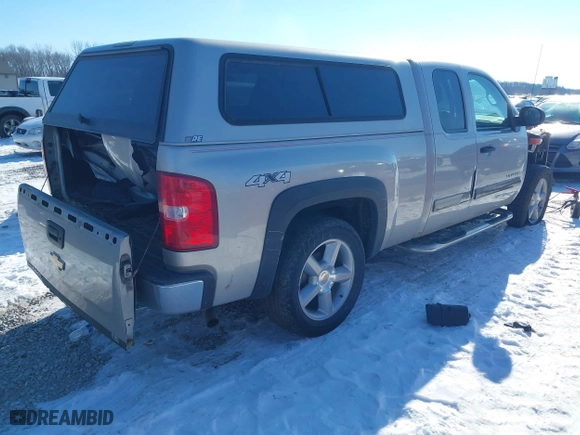 2009 Chevrolet Silverado 1500 LT with VIN 1GCEK29039Z171719, listed as a IAAI auction lot 41358533 with 111,317 mi miles. Bid and sale history available at carsss.com. Image 4.
