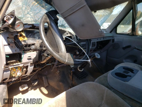 1995 Ford F-250 z VIN 1FTHX26F0SKB43026, wystawiony jako Copart lot #74275134 z przebiegiem Nie podano mil oraz Szkoda całkowita • Salvage title. Historia ofert i sprzedaży dostępna na DreamBid. Obrazek 8.