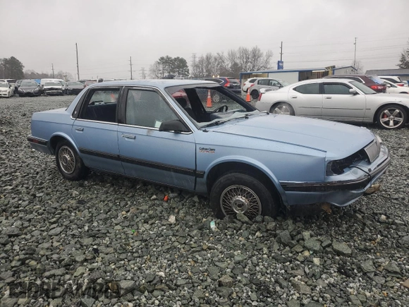 1991 Oldsmobile Cutlass z VIN 1G3AL54N3M6343029, wystawiony jako Copart lot #43965995 z przebiegiem 198 977 mil mil oraz Szkody całkowita. Historia ofert i sprzedaży dostępna na DreamBid. Obrazek 4.