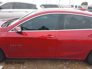 2018 Chevrolet Malibu LT z VIN 1G1ZD5ST3JF163720, wystawiony jako IAAI lot #41284795 z przebiegiem 106 231 mil mil oraz . Historia ofert i sprzedaży dostępna na DreamBid. Obrazek 14.