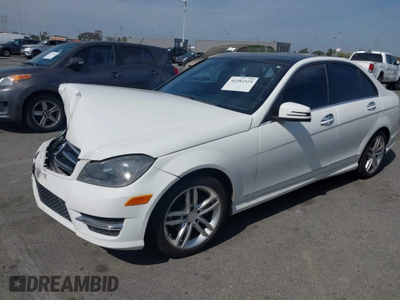 2014 Mercedes-Benz C 250 Sport z VIN WDDGF4HB0EG162208, wystawiony jako IAAI lot #42282529 z przebiegiem 91 399 mil mil oraz . Historia ofert i sprzedaży dostępna na DreamBid. Obrazek 17.