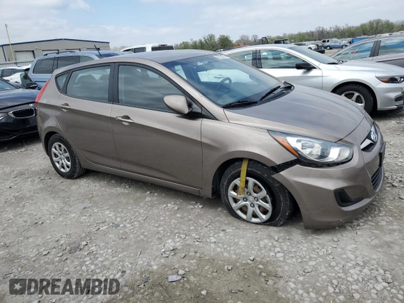 2012 Hyundai Accent GS z VIN KMHCT5AE0CU015960, wystawiony jako Copart lot #52250035 z przebiegiem 93 818 mil mil oraz Szkoda całkowita • Salvage title. Historia ofert i sprzedaży dostępna na DreamBid. Obrazek 4.