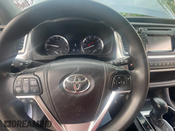 2014 Toyota Highlander LE z VIN 5TDZARFH5ES007181, wystawiony jako Copart lot #56413755 z przebiegiem 211 427 mil mil oraz Czysty tytuł • Clean title. Historia ofert i sprzedaży dostępna na DreamBid. Obrazek 9.