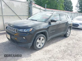 2022 Jeep Compass Latitude z VIN 3C4NJDBBXNT209295, wystawiony jako IAAI lot #42198832 z przebiegiem Nie podano mil oraz . Historia ofert i sprzedaży dostępna na DreamBid. Obrazek 2.