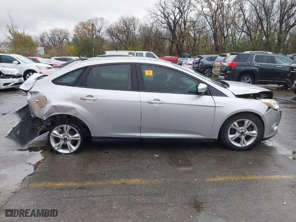 2014 Ford Focus SE with VIN 1FADP3F20EL406508, listed as a IAAI auction lot 40809098 with 89,731 mi miles. Bid and sale history available at carsss.com. Image 13.