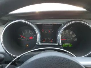 2007 Ford Mustang Deluxe z VIN 1ZVFT80NX75222261, wystawiony jako Copart lot #56236045 z przebiegiem 113 714 mil mil oraz Szkoda całkowita • Salvage title. Historia ofert i sprzedaży dostępna na DreamBid. Obrazek 9.