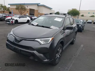 2017 Toyota RAV4 LE z VIN JTMZFREVXHJ107299, wystawiony jako IAAI lot #42422033 z przebiegiem 56 687 mil mil oraz . Historia ofert i sprzedaży dostępna na DreamBid. Obrazek 23.
