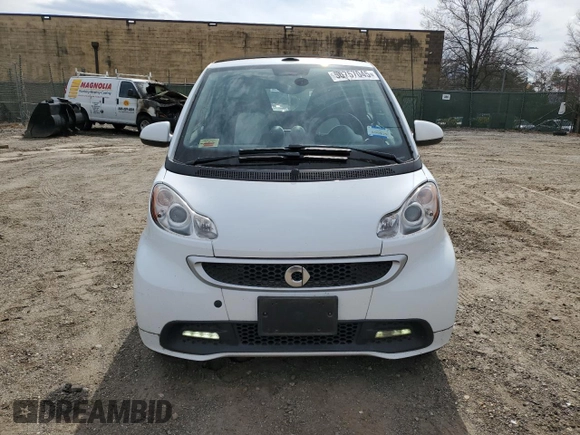 2013 Smart fortwo Passion z VIN WMEEK3BA6DK640099, wystawiony jako Copart lot #50757045 z przebiegiem 102 129 mil mil oraz Czysty tytuł • Clean title. Historia ofert i sprzedaży dostępna na DreamBid. Obrazek 5.