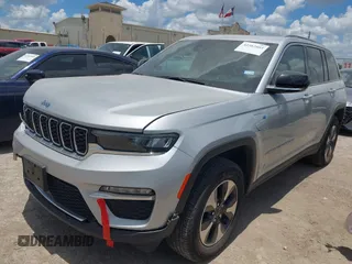 2024 Jeep Grand Cherokee with VIN 1C4RJYB68R8516819, listed as a IAAI auction lot 42582803 with 32,933 mi miles and . Bid and sale history available at DreamBid. Image 17.