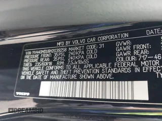 2017 Volvo XC60 Inscription with VIN YV440MDU8H2039258, listed as a IAAI auction lot 41748463 with 70,643 mi miles. Bid and sale history available at carsss.com. Image 9.