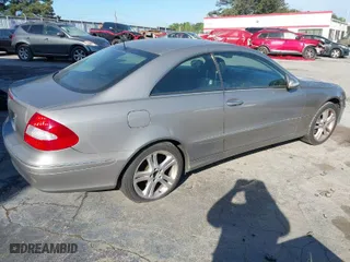 2006 Mercedes-Benz CLK-Class 3.5L with VIN WDBTJ56J86F197981, listed as a IAAI auction lot 41530032 with 242,295 mi miles. Bid and sale history available at carsss.com. Image 4.