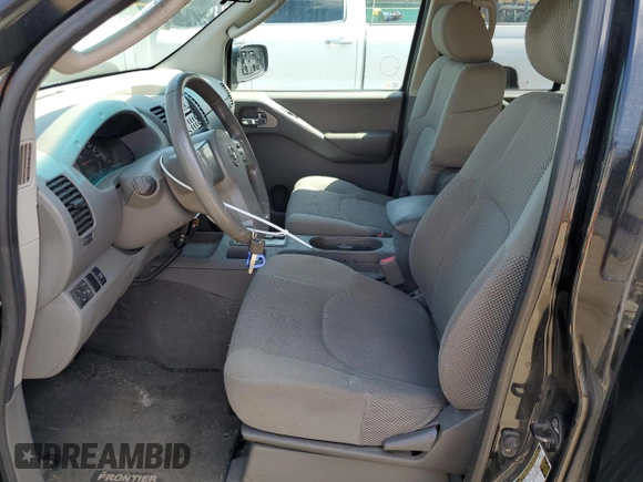 2007 Nissan Frontier SE z VIN 1N6AD09W47C447842, wystawiony jako Copart lot #62757575 z przebiegiem 113 926 mil mil oraz Czysty tytuł • Clean title. Historia ofert i sprzedaży dostępna na DreamBid. Obrazek 7.