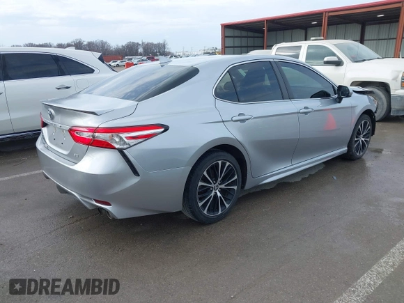 2020 Toyota Camry SE with VIN 4T1G11AK0LU978895, listed as a IAAI auction lot 41686039 with 106,413 mi miles. Bid and sale history available at carsss.com. Image 4.