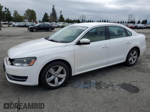 2014 Volkswagen Passat Wolfsburg Edition z VIN 1VWAT7A3XEC021986, wystawiony jako Copart lot #48819995 z przebiegiem 125 699 mil mil oraz Szkoda całkowita • Salvage title. Historia ofert i sprzedaży dostępna na DreamBid. Obrazek 1.