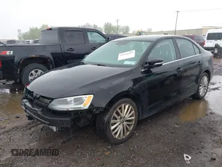 2011 Volkswagen Jetta SEL с VIN 3VWLX7AJ8BM348523, выставлен на аукционе IAAI как лот 42336459 с пробегом 178 770 миль миль и . История ставок и продаж доступна на DreamBid. Изображение 2.