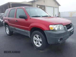2007 Ford Escape XLT with VIN 1FMCU03147KC00069, listed as a IAAI auction lot 41343434 with 209,220 mi miles. Bid and sale history available at carsss.com. Image 1.