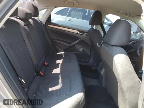 2013 Volkswagen Passat S z VIN 1VWAP7A31DC061392, wystawiony jako Copart lot #60318015 z przebiegiem 102 563 mil mil oraz Szkoda całkowita • Salvage title. Historia ofert i sprzedaży dostępna na DreamBid. Obrazek 10.